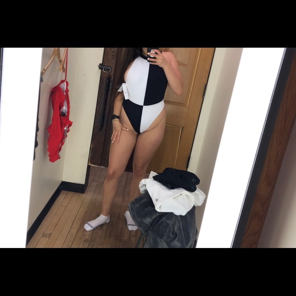 Gorgeous Sporty Swimsuit 😎 - Picture 6 of 7